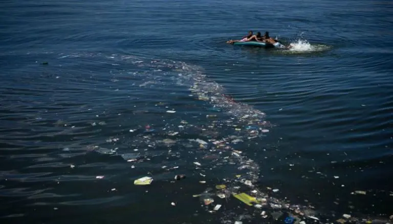 Estudio revela que aún hay desechos en aguas de Río