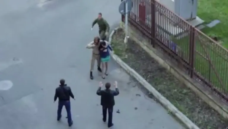 Soldado irrumpe en rodaje de película para evitar secuestro