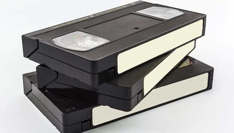 Hombre, arrestado por no devolver un VHS en 14 años