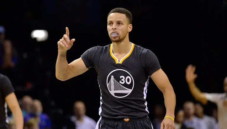 Warriors iguala récord de Chicago al vencer a Memphis