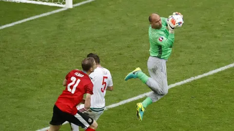 Portero de Hungría, jugador más longevo en disputar una Euro