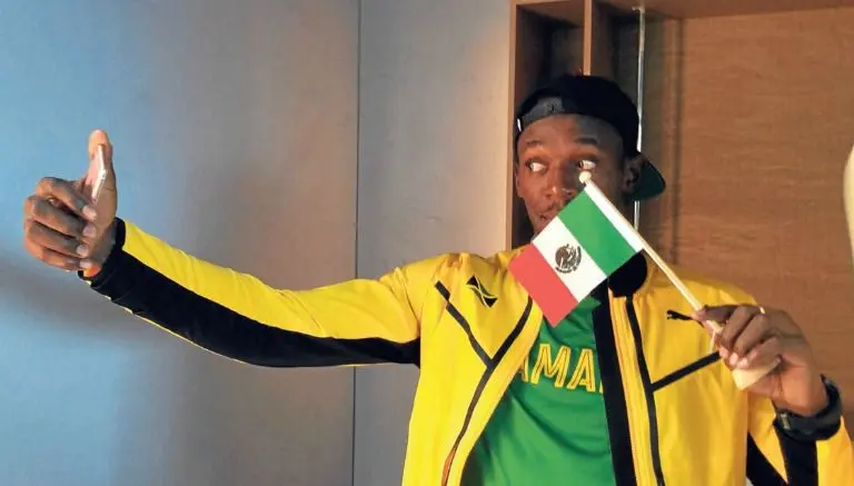 Usain Bolt lamenta no ligar mejor por no aprender español