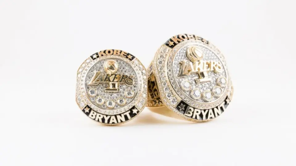Lakers presenta anillo conmemorativo de la carrera de Kobe