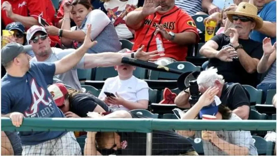 Épica salvada de un padre en el beisbol