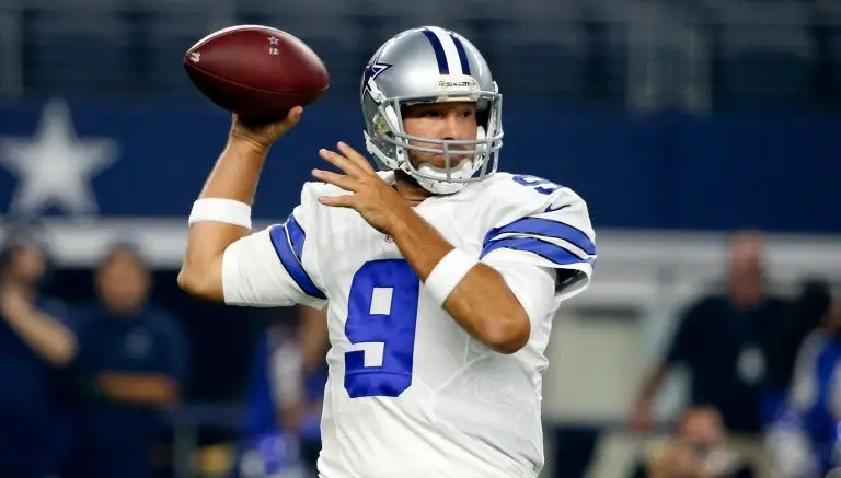Tony Romo se lesiona en juego de pretemporada