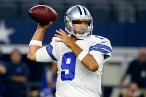 Tony Romo se lesiona en juego de pretemporada