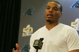 Cam Newton, harto de ser cuestionado sobre su raza