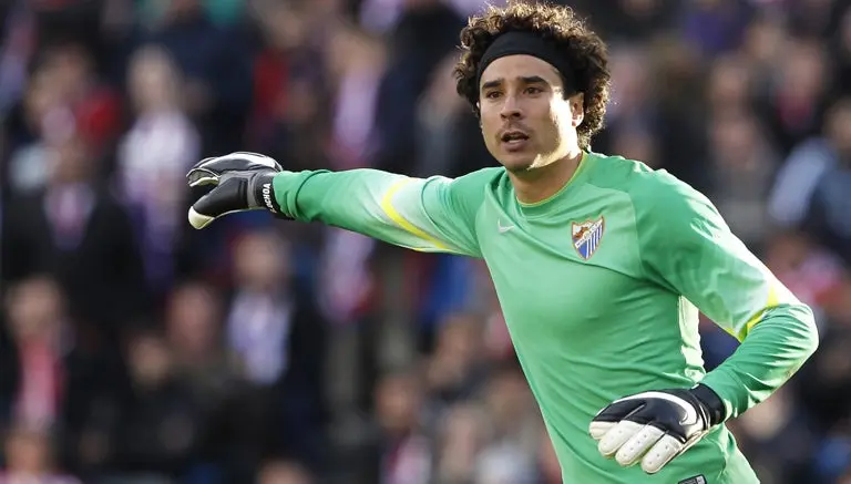 Ochoa recibe título en Administración del Futbol
