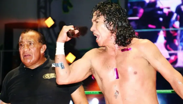 Negro Casas y Máximo ganan cabelleras en 'Sin Piedad'