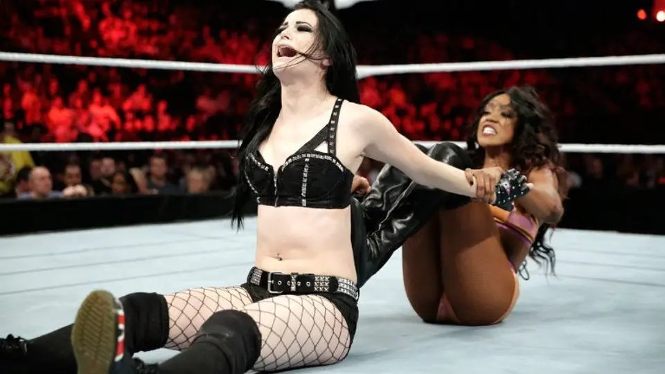 Paige y Alicia Foxx, expulsadas de un bar por pelea