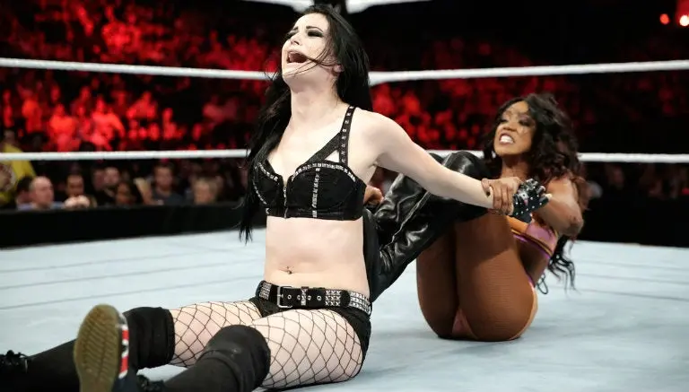 Paige y Alicia Foxx, expulsadas de un bar por pelea