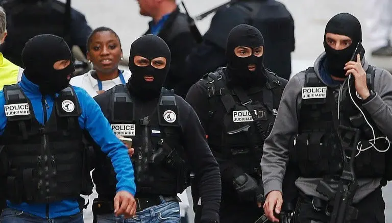 Mueren dos presuntos terroristas durante operativo en Saint-Denis