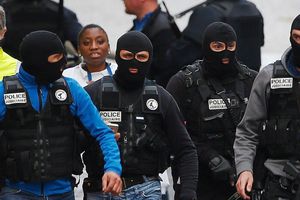 Mueren dos presuntos terroristas durante operativo en Saint-Denis