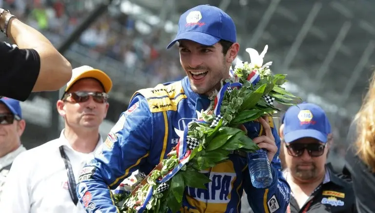Novato estadounidense sorprende al ganar IndyCar