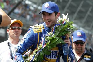 Novato estadounidense sorprende al ganar IndyCar