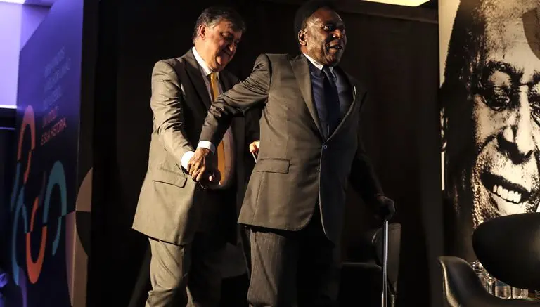 Pelé se descarta para encender el pebetero olímpico