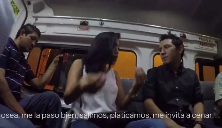 Discusión de pareja en 'combi' se vuelve viral