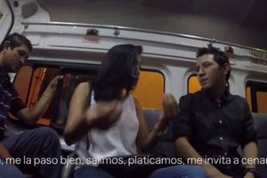 Discusión de pareja en 'combi' se vuelve viral