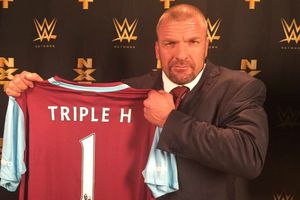 'Andy Carroll tendría futuro en WWE': Triple H