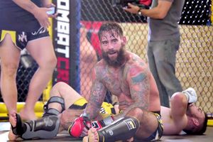 CM Punk promete nocaut en debut en la UFC