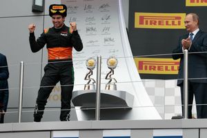 Personalidades felicitan a Checo por su 3er lugar en GP de Rusia