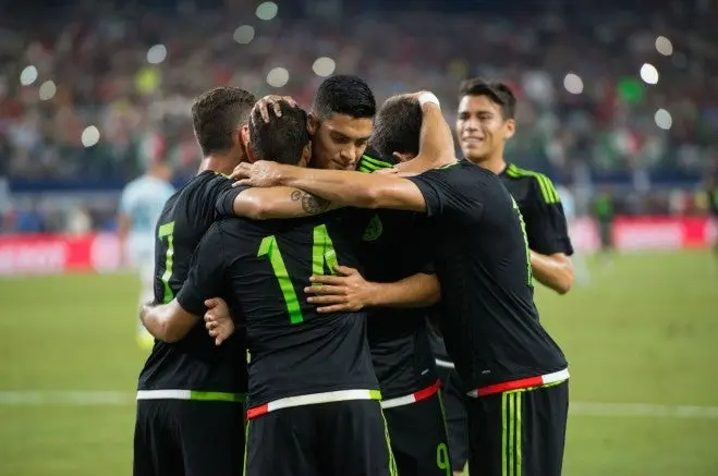 Martí y RÉCORD te invitan a ver al Tri al Azteca