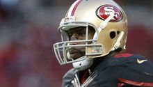 Vernon Davis, contratado por Broncos de Denver