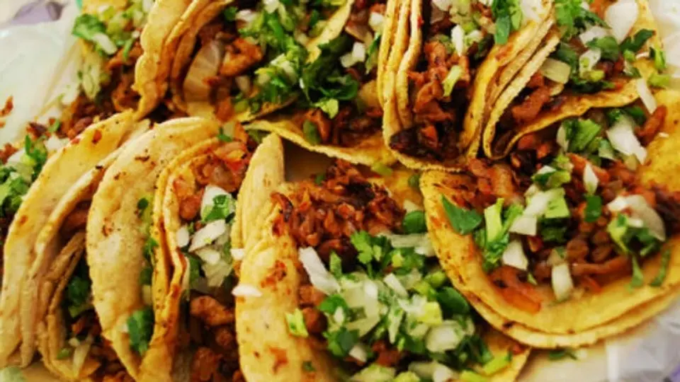 Policías evitan suicidio con invitación a comer tacos