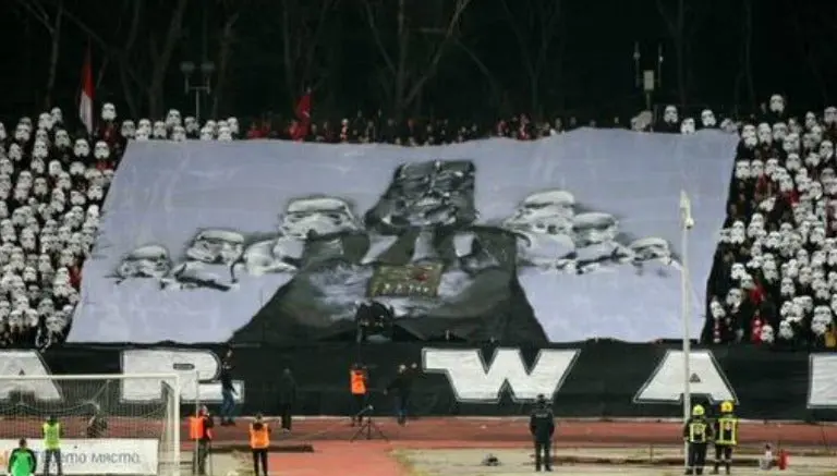 Afición en Bulgaria realizan mosaico a la moda de Star Wars