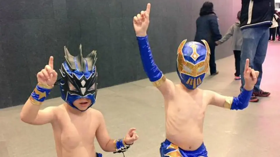 Aficionados a la WWE invaden la Arena Ciudad de México