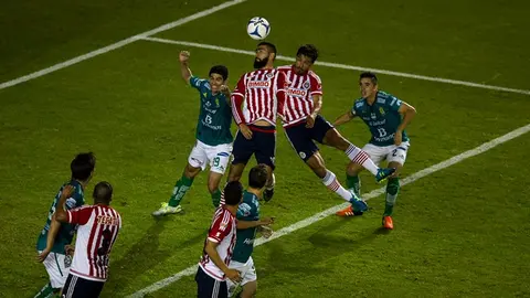 Chivas fulmina 'maldición' en Finales y se corona en Copa