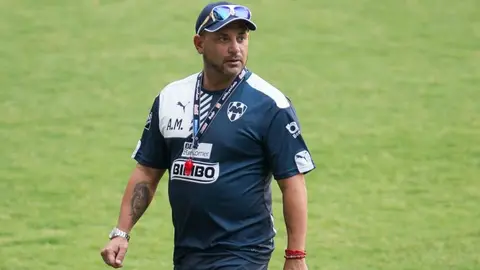 Mohamed desea dirigir al Tri en 2022