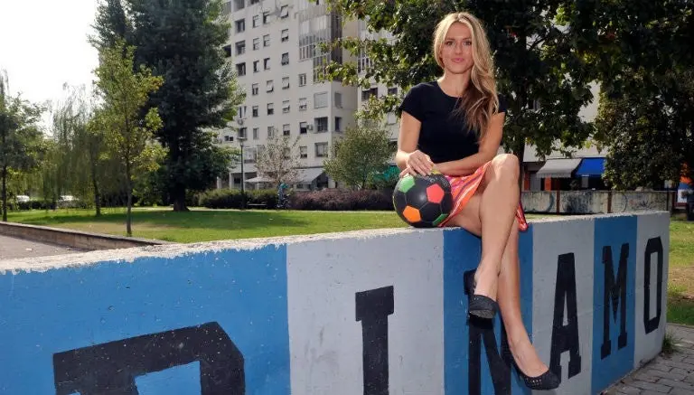 Sensual entrenadora sueña con dirigir a Rusia