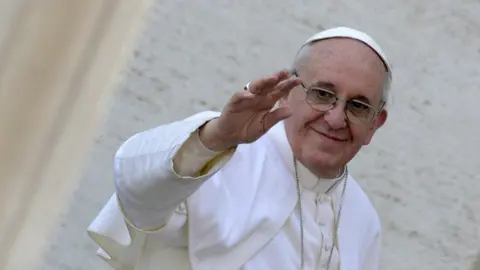 EPN da la bienvenida a Papa Francisco