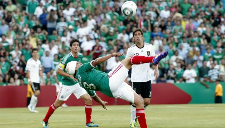 Momento de la chilena a gol de Julio Gómez | MEXSPORT