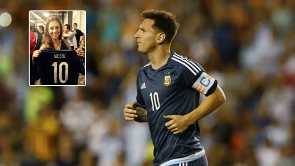 Messi le regala una camiseta a Carli Lloyd