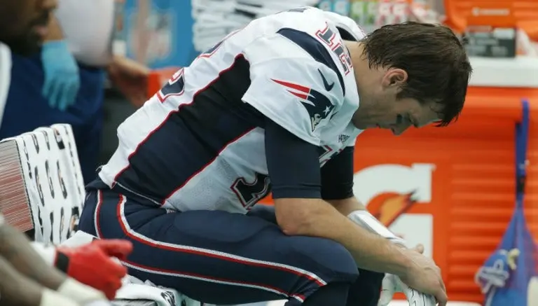 Tom Brady sufre esguince en el tobillo