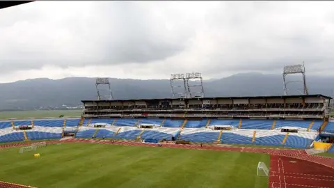 Estadio Olímpico de San Pedro Sula, en condiciones precarias