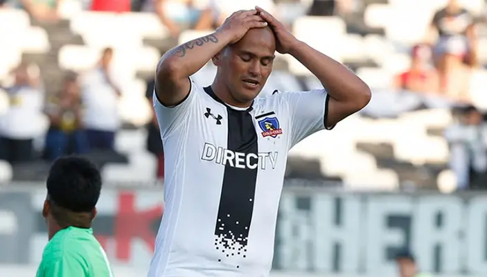 Chupete Suazo demanda a Colo Colo