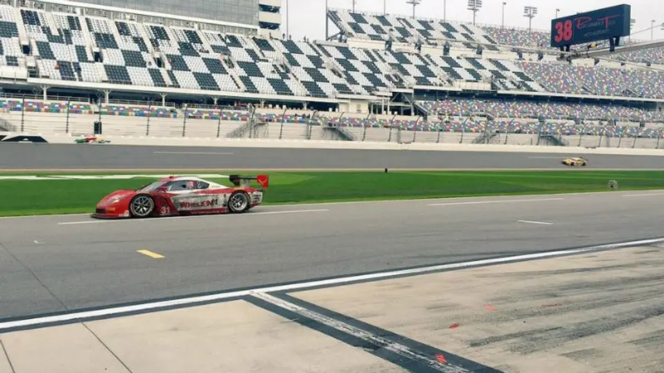 José Gutiérrez logra segundo puesto en 24 horas de Daytona