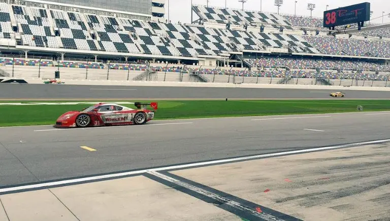 José Gutiérrez logra segundo puesto en 24 horas de Daytona