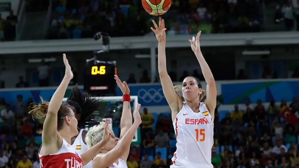 España avanza a Semis en basquet con canasta heroica