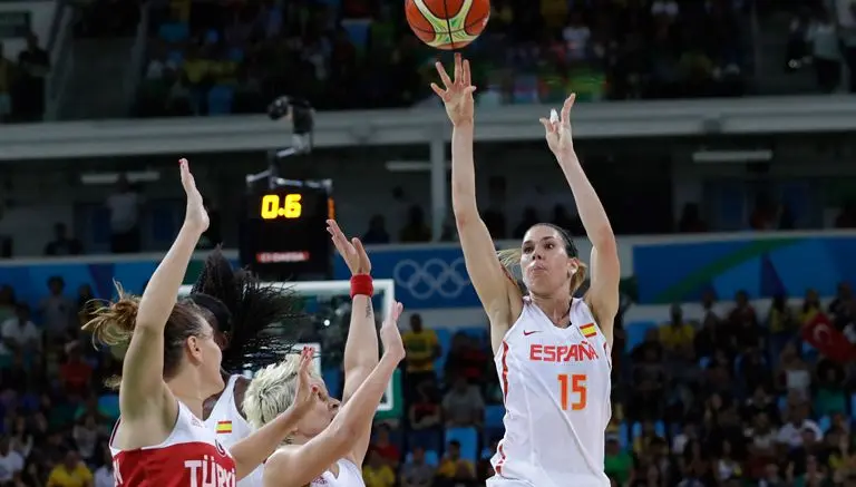 España avanza a Semis en basquet con canasta heroica