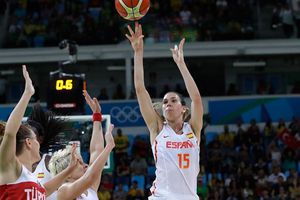 España avanza a Semis en basquet con canasta heroica