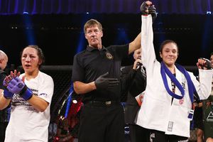 Alexa Grasso acribilla a Esquibel en su regreso a  la jaula