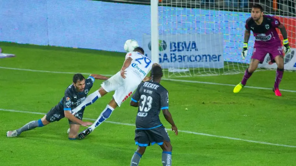 Pachuca se queda corto, pero se impone en la Ida