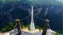 Puente de cristal en China, cerrado por sobredemanda
