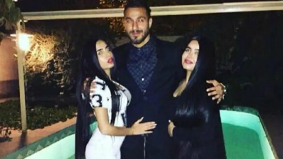 Portero iraní, encarcelado por foto con mujeres sin velo