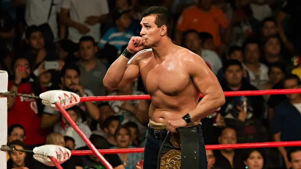 Alberto El Patrón, navajeado previo a 'Héroes Inmortales'