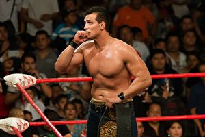 Alberto El Patrón, navajeado previo a 'Héroes Inmortales'